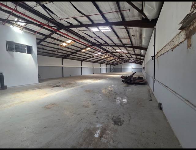 7,600M² WAREHOUSE FOR SALE IN JACOBS